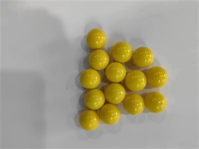 Bola de cautxú de plàstic a l'aire lliure 0.